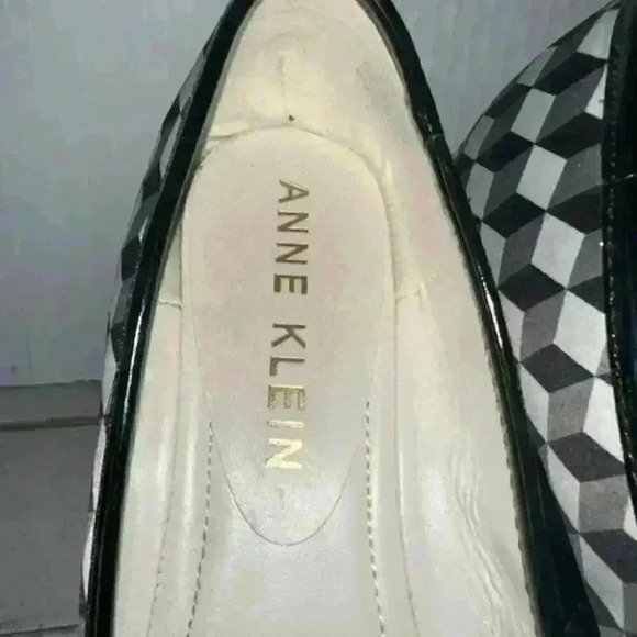 Anne Klein - Pointed‎ Toe Flats - Picture 2 of 5